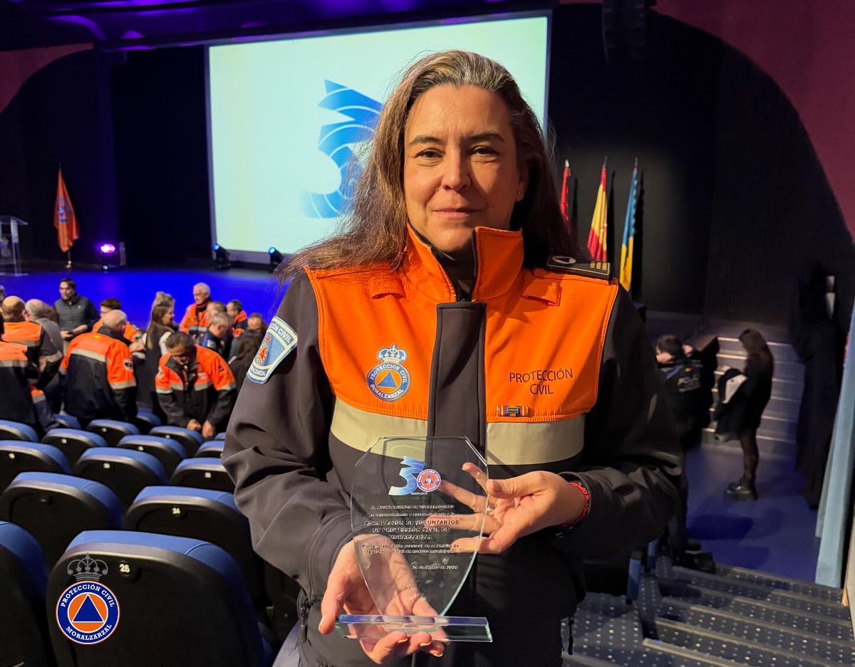 PCivilMoral's tweet photo. Hoy hemos asistido al 30º aniversario de Protección Civil de Torrelodones, un acto de reconocimiento a sus voluntarios.

Agradecidos por el reconocimiento recibido por nuestra colaboración en el municipio.
#ProtecciónCivil #Voluntariado #Emergencias @Moralzarzal https://t.co/SIUNNt01nI