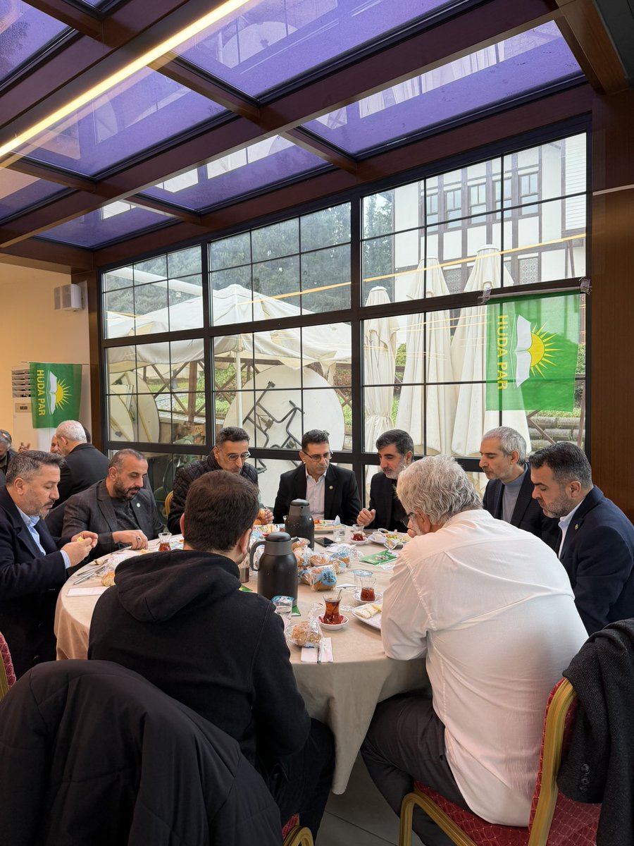 Sancaktepe İlçe Başkanlığımız tarafından düzenlenen kahvaltı programına katılım sağlayan tüm misafirlerimize, üyelerimize ve teşkilatımıza teşekkür ederim. İl Başkanımız Sayın <a href="/MehmetEsin_/">Mehmet EŞİN</a> de katılımları ve destekleri için ayrıca teşekkür ediyorum
#HÜDAPARsancaktepe