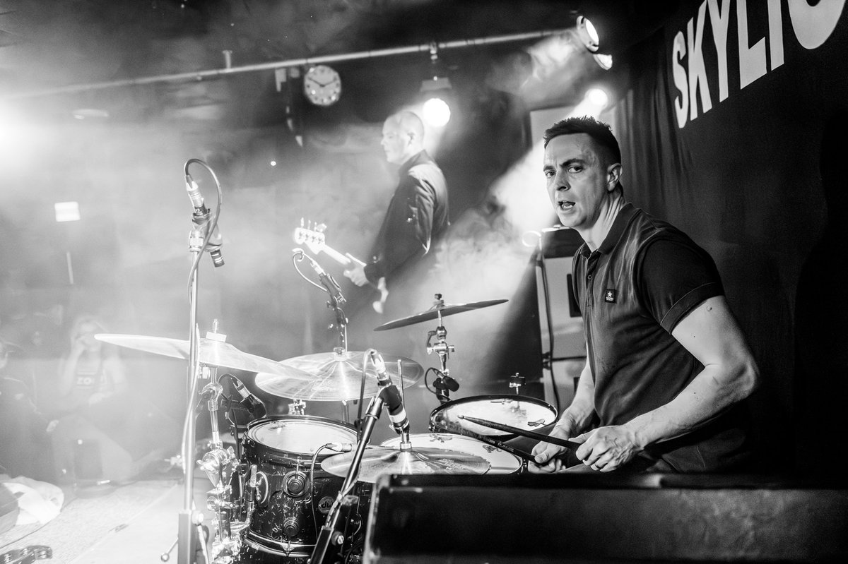 SkylightsYRA's tweet photo. IT'S CALLED ROCK N ROLL #ASAW 

@MarkTighe 📷 https://t.co/jA5TVK9Ojl