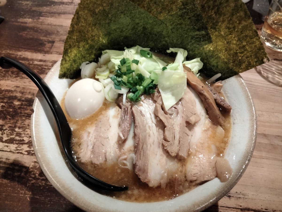 8C2CZE4rxDBw15w's tweet image. 日立市　ラーメン和なり
特製味噌ラーメン
寒い日ので身体を温めようと味噌ラーメンをチョイス🤭こってりの味噌の旨味とにんにくと背脂などで美味しいスープに、やわホロチャーシュー、シャキッともやしにキャベツも美味しい👏💯最新メニュー載せておきます😊