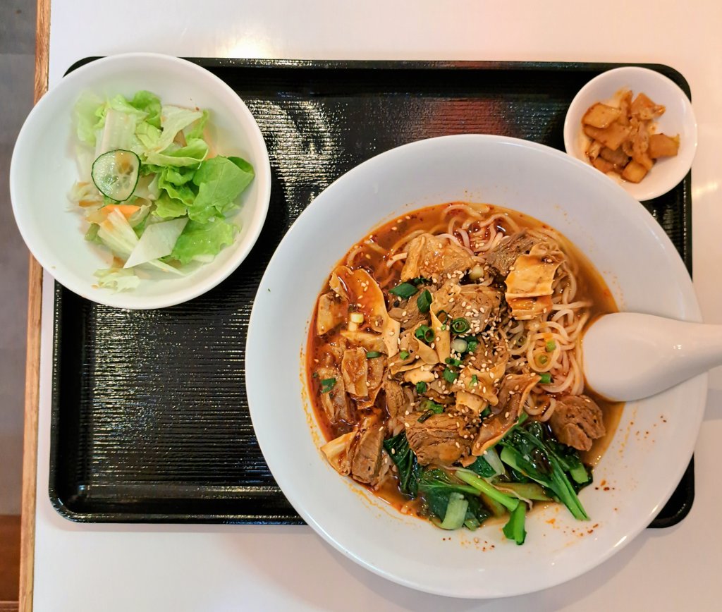 setsumen's tweet image. 静岡市葵区御幸町
M20内 cosa 1階
好香味坊(ハオシャンアジボウ)静岡店さん
羊肉入り麺ランチ
(小ライス付きのところ+150円で半チャーハンに変更)
#静岡 #葵区 #御幸町 #好香味坊 #ガチ中華 #静岡市ランチ #ラーメン #ramen #羊肉入り麺 #チャーハン