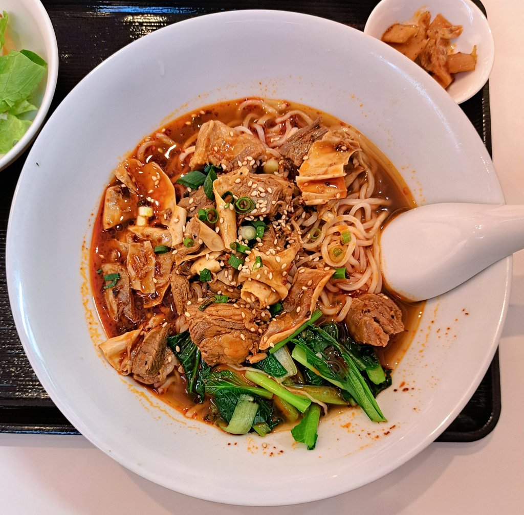 setsumen's tweet image. 静岡市葵区御幸町
M20内 cosa 1階
好香味坊(ハオシャンアジボウ)静岡店さん
羊肉入り麺ランチ
(小ライス付きのところ+150円で半チャーハンに変更)
#静岡 #葵区 #御幸町 #好香味坊 #ガチ中華 #静岡市ランチ #ラーメン #ramen #羊肉入り麺 #チャーハン