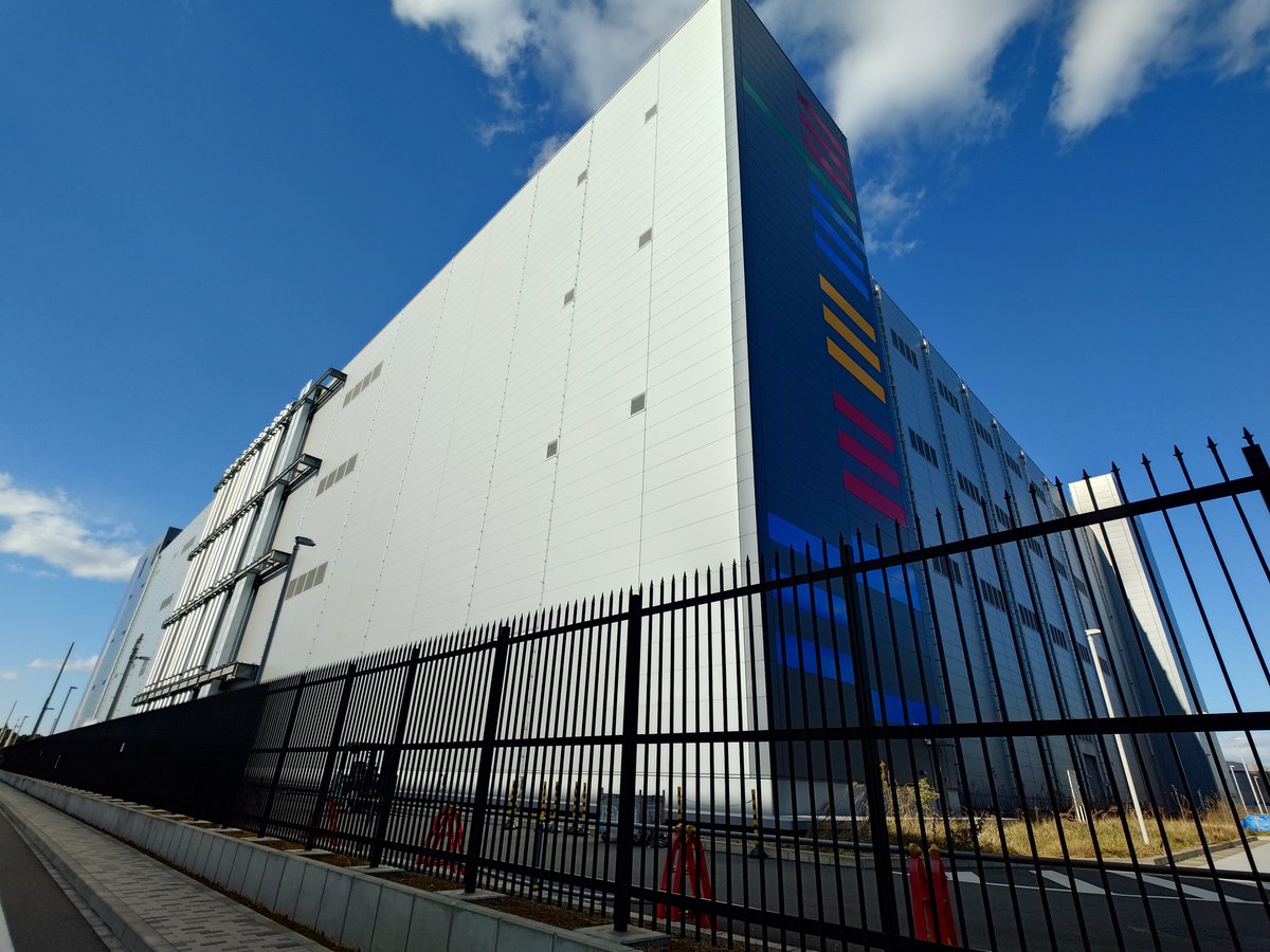 昨日印西うろうろしてて、だいたいのDCは事業者名書いてないのにGoogleは遠目に見ても分かりやすすぎて笑ってた