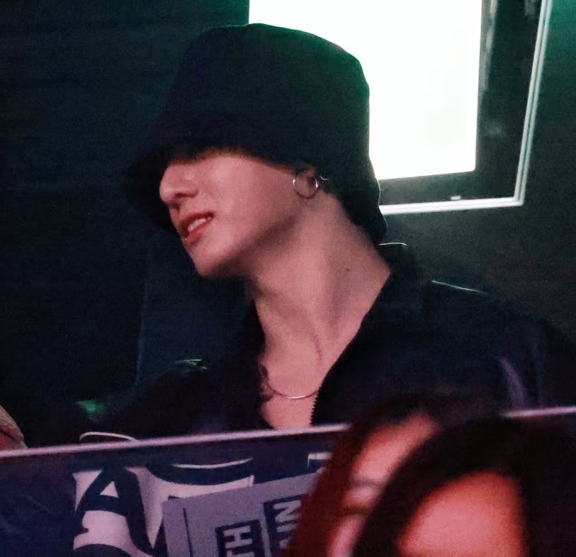 kookiefyy's tweet image. Never ending obsession with Jungkook's jawline