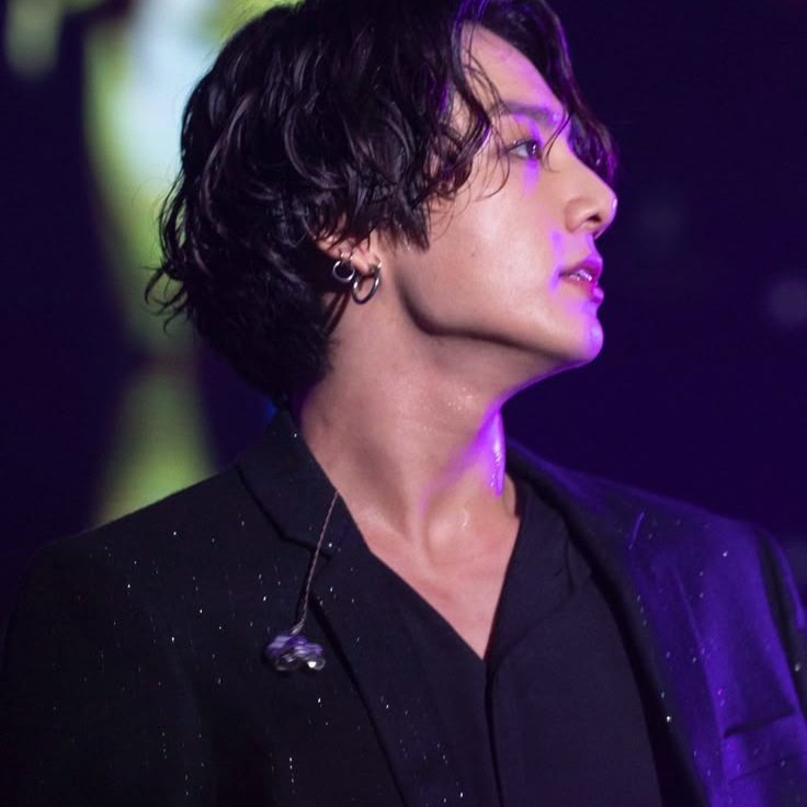 kookiefyy's tweet image. Never ending obsession with Jungkook's jawline
