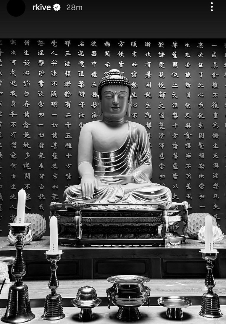 mhereonlyforbts's tweet image. Namjoon going to the temple before their album release made me remember when BTS back in 2016 for manifest success used to go to pray in the temple before their album 'WINGS' release 🥹🫶