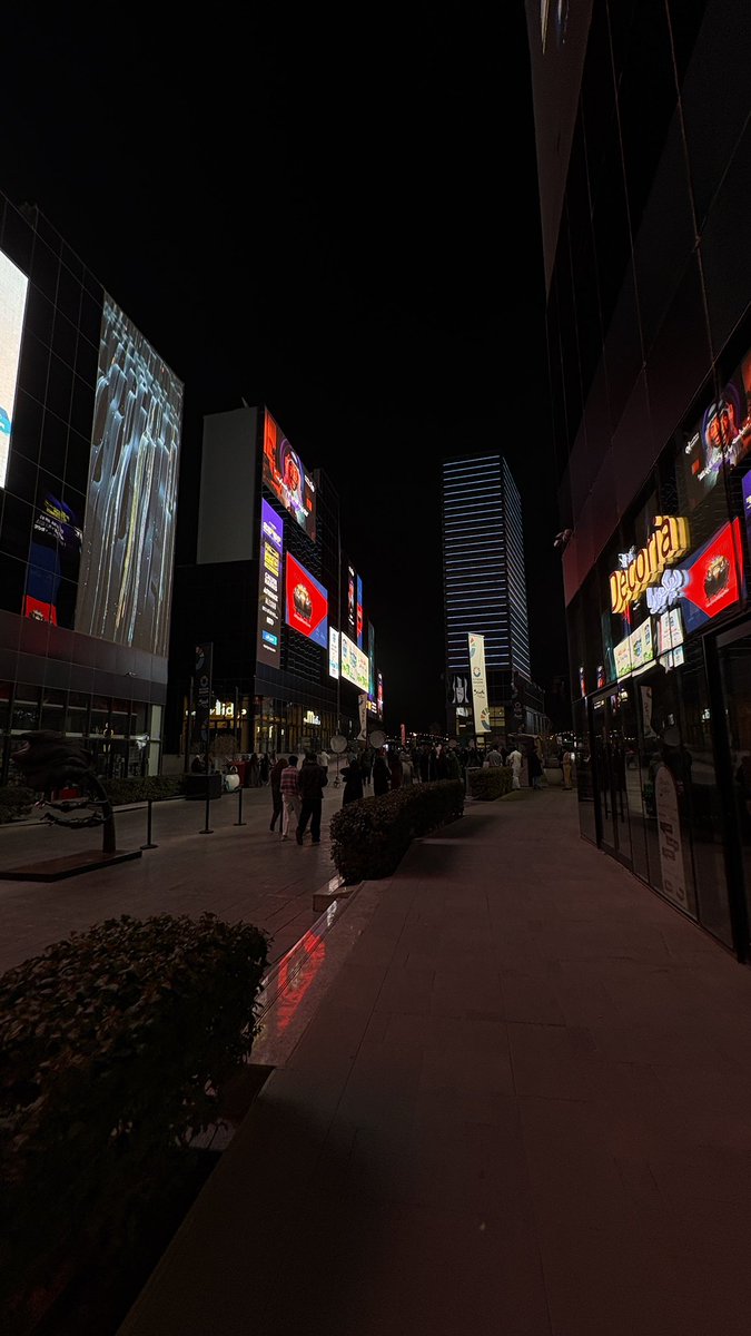 قالولي this will be the last weekend 
فقررت أدبله وعشت ٤ ايام في يوم 😄