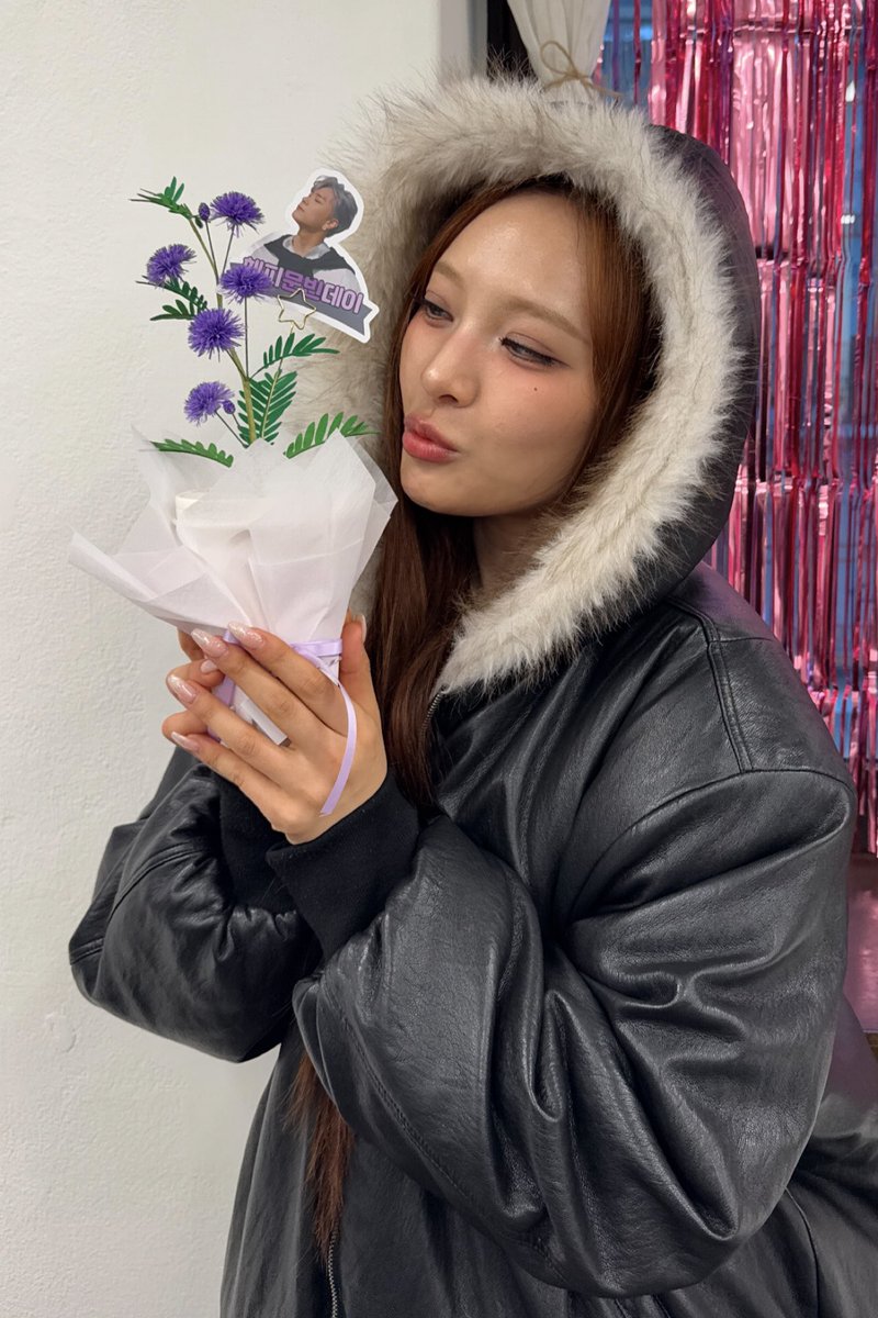 arohanyc's tweet photo. 빈이 부모님과 이모님, 그리고 수아에게도 빈이 닮은 탄생화 선물했어요 :)🩵 https://t.co/M3Wl9FpQ8y