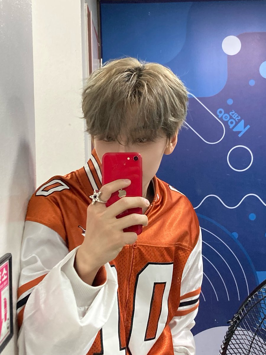 ALD1_official's tweet image. 언젠가 1위 트로피를 받는 순간을 상상해 본 적이 있었는데, 이렇게 행복한 순간이 이렇게 빨리 제게 찾아올 줄은 몰랐어요. 너무나 기쁜 나머지 제 기쁨을 전부 다 표현하지 못한 것 같아 아쉬움도 남지만, 이 행복한 순간과 제 인생을 행복으로 이끌어 준 여러분을 저는 평생 마음에 새기겠습니다.…