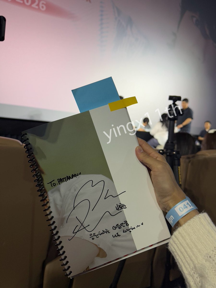 : ตามมา13ปีแล้วนะ ตั้งแต่ตัวเท่าเนี้ย🤏🏻
🐶โห ตั้งแต่ตัวเท่านี้เลย
: เมื่อคืนนอนสบายมั้ย ได้กินอาหารไทยรึยัง
🐶: ครับ กินแล้ว กินผัดไทย อร่อยครับ
: ปีนี้จัดแซงพามั้ย
🐶ยังไม่แน่ใจเลยครับ
: ช่วยร้องเพลงno problem ให้ฟังสั้นๆได้มั้ย
🐶:~~
: สัญญาได้มั้ยว่าจะพักผ่อนเยอะๆ