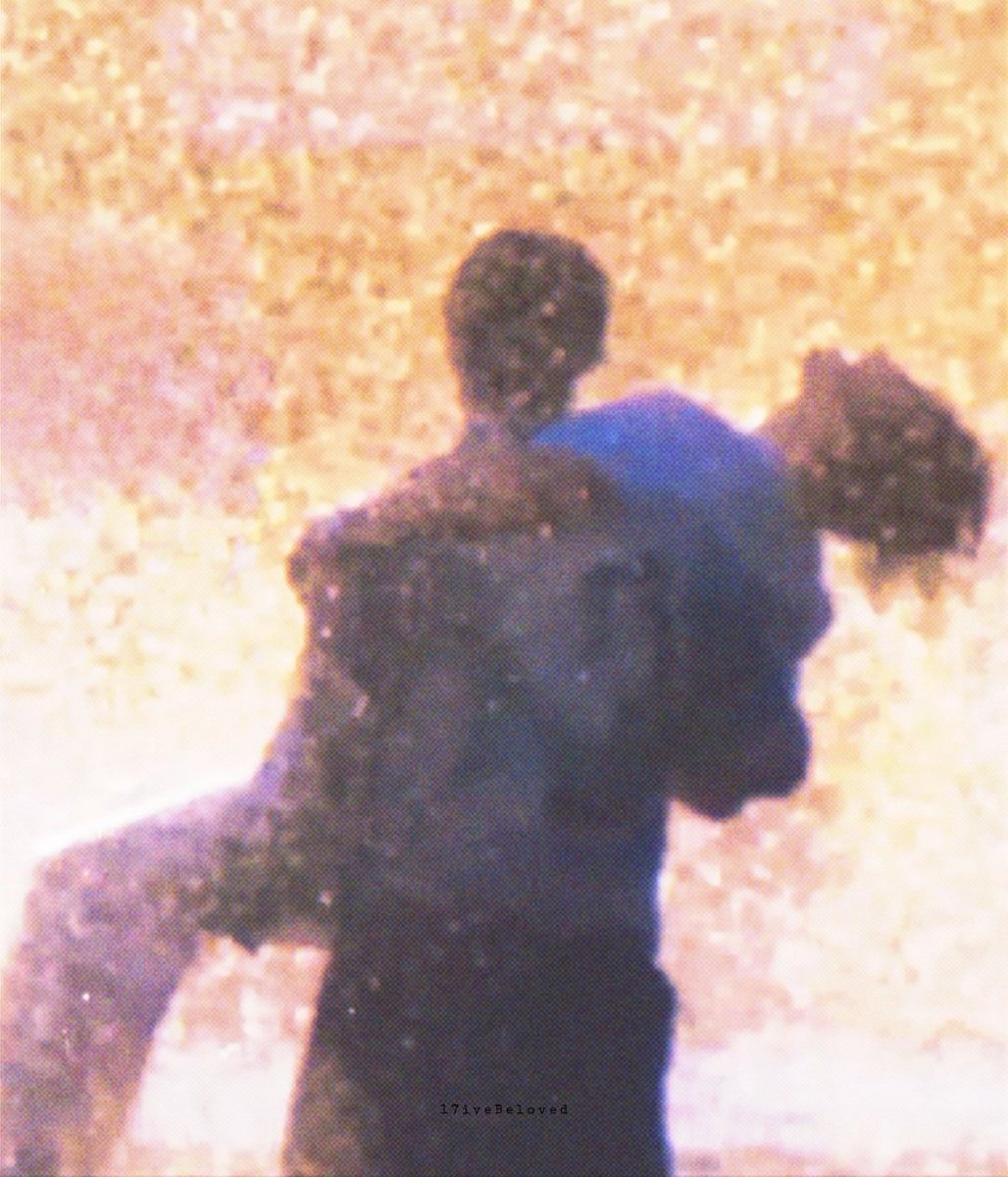 ก็ถูกปกติไม่ค่อยได้เดินด้วยตัวเองหรอก มีคนอุ้มตลอด พื้นลื่นขนาดนี้ ทำไมทีมงานไม่โทรหาzzwคะ