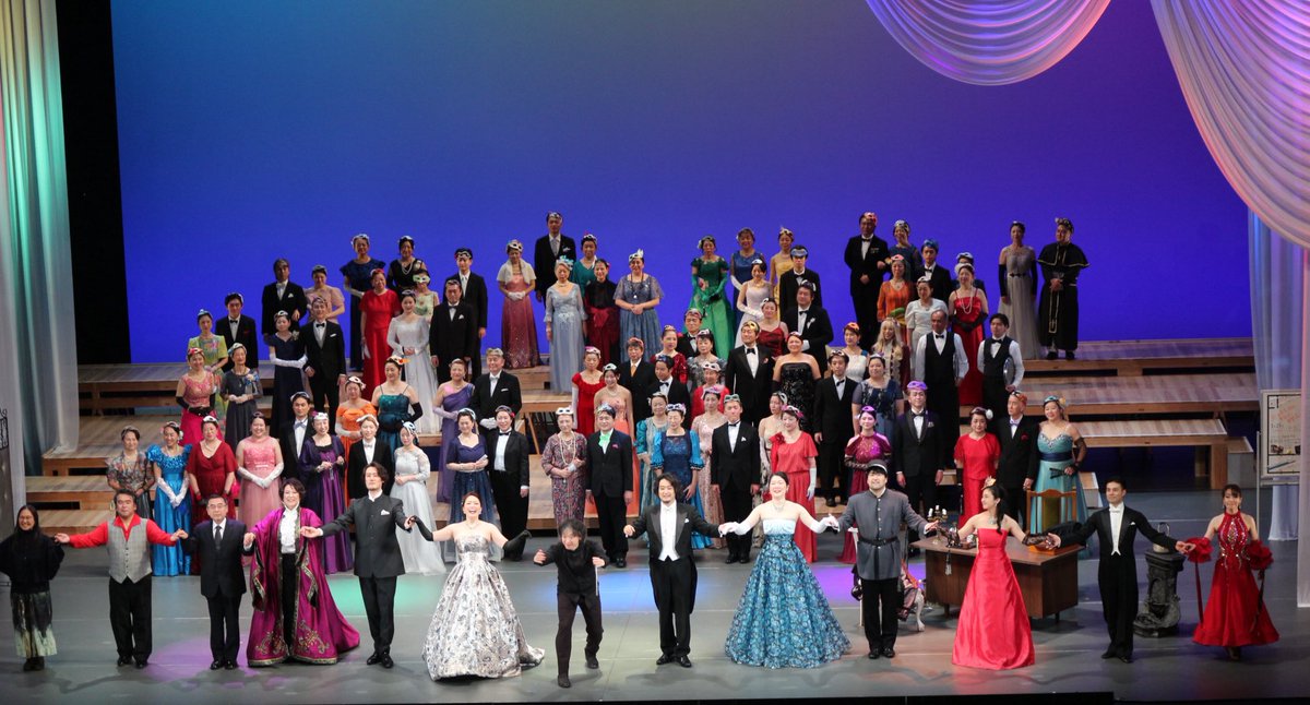 荘銀タクト鶴岡にて開催いたしました、
つるおか市民オペラ喜歌劇「こうもり」🦇
終演いたしました✨
会場は満員御礼㊗️
キャストの皆さんと合唱団の皆さん、歌も演技も最高でした😍
地元ネタも満載‼️
素晴らしかったですね🥰
ご来場ありがとうございました😊