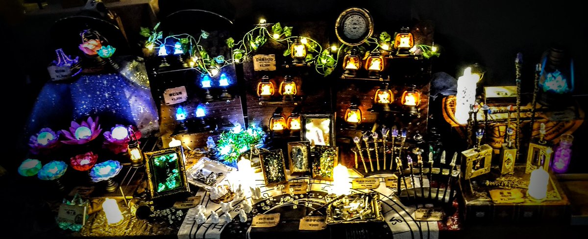 【行商報】
星柳の道の向こう、星降る森で開かれる魔法市に、当商会の燈火が灯ります。

幸運なお客様は、もしかしたら箱庭の魔女に会えるかもしれません🌜

不思議と幻想を携えて、再びかの森で皆様にお会いできる日を、
心待ちにしております。

#星森魔法市
#橘屋製造部
#魔道具師さんと繋がりたい