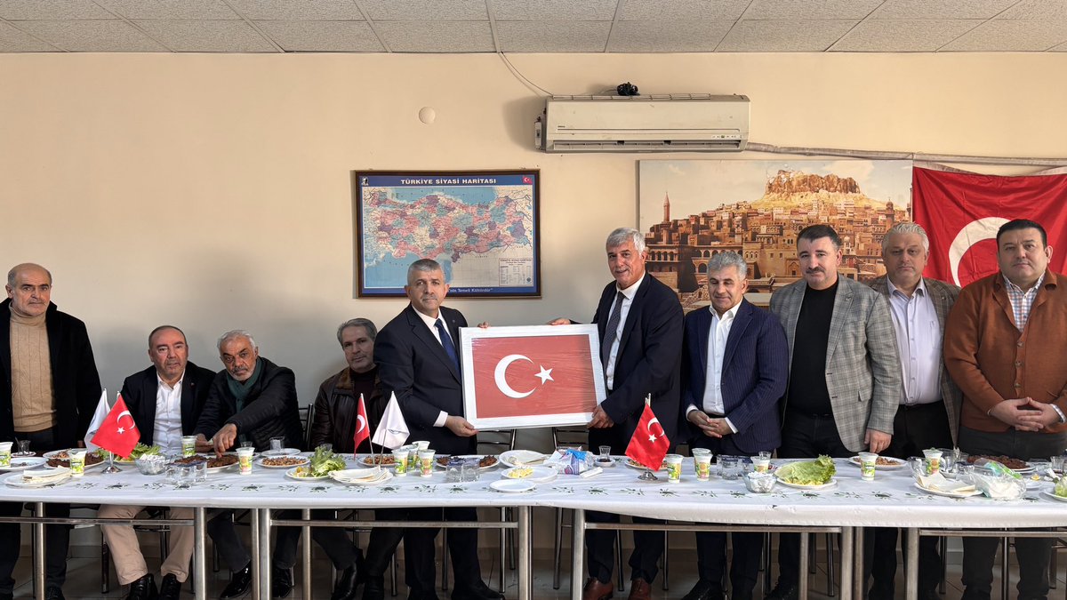 Genel Başkanımız Devlet Bahçeli’nin talimatlarıyla başlatılan “Hayırlı Günler Komşum, Derdin Derdimizdir” sohbetleri kapsamında, İl Yöneticilerimiz ve Konak İlçe Başkanımız ile birlikte Mardin Midyat Şenköy Derneği’nin düzenlediği programa katıldık.

Programda partimizin Terörsüz