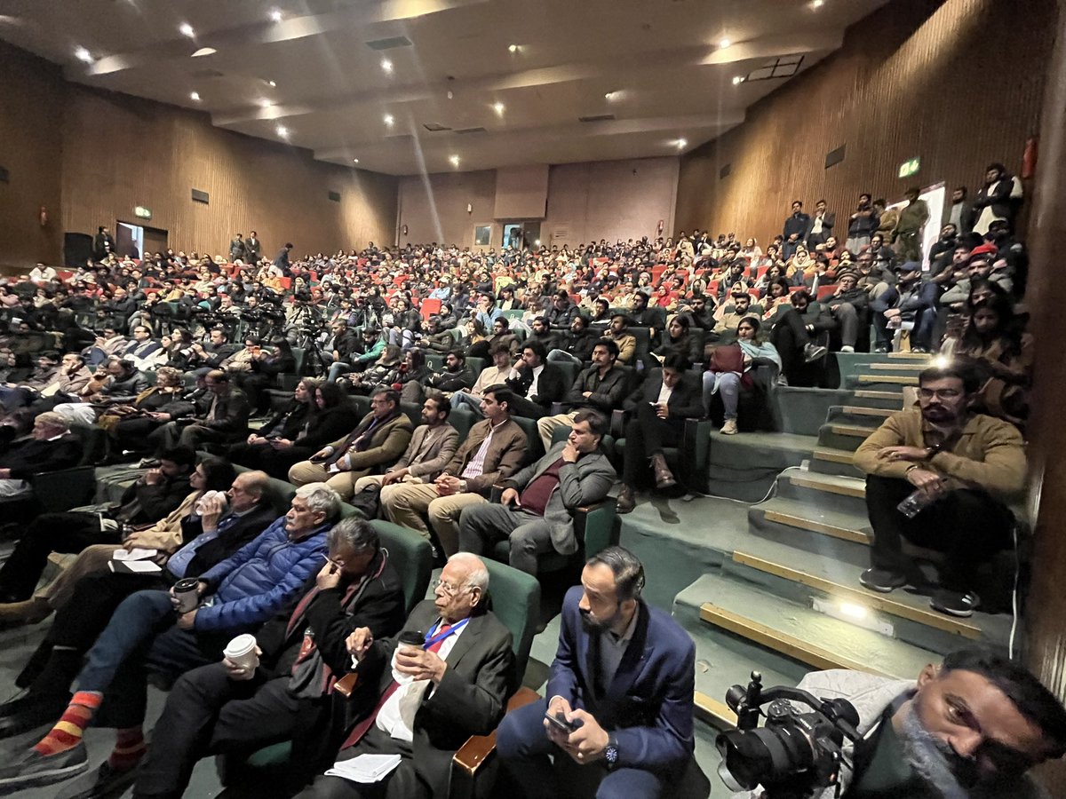 ThinkFestPK's tweet image. Packed session on the economy and growth #thinkfest2026 @MiftahIsmail @DrMusadikMalik @BilalAKayani