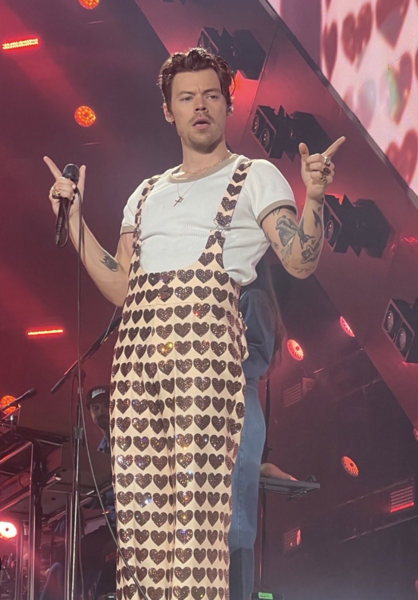 🎟 Harry Styles TICKET GIVEAWAY! 🎸

Win 2x Club Wembley VIP tickets to Harry Styles at Wembley this June!

OR a £250 CASH alternative💷

To enter:
✅ Like this post
✅ Follow our page
✅ Repost for an extra entry!

Good luck! 🍀

(1/2)