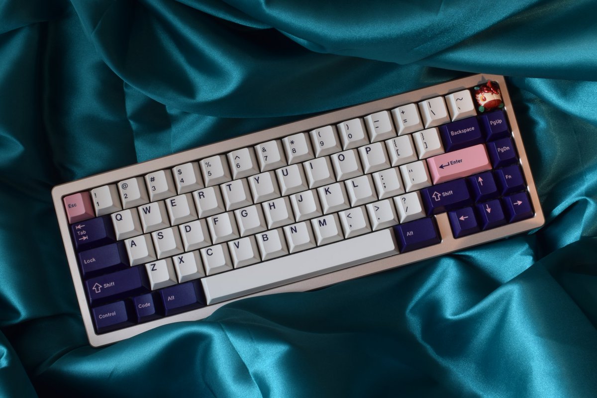 緑のクロスもよい感じ…🤤🩷 Keyboard: SINGAKBD KOHAKU Champagne Gold