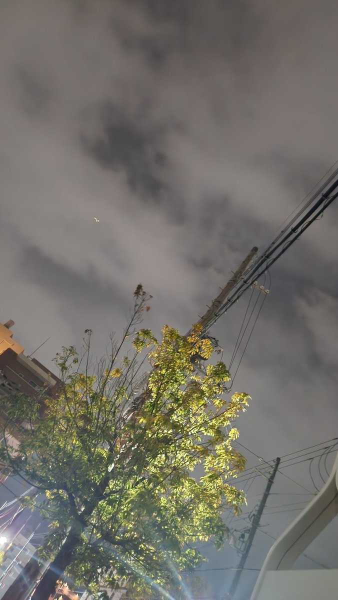 mikipoko11's tweet image. 日曜日ロードーオワターーーッ‼️
　尼は雪が降ったらしい❄
　　室内いたから知らんがな
しかし、さぶさのレベルが一番高い
　　　#イマソラ　　#Moon 
#飛行機を探せ✈️　　#初級編