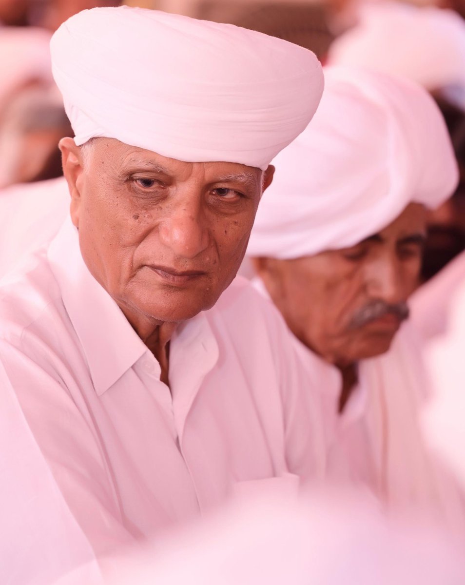 सादगी में डूबे, त्याग में रंगे, समर्पण से सजे- हेमाराम जी। 
नेता नहीं, जननायक #जननायक_हेमाराम_चौधरी
<a href="/Hemaram_INC/">Hemaram Choudhary</a>