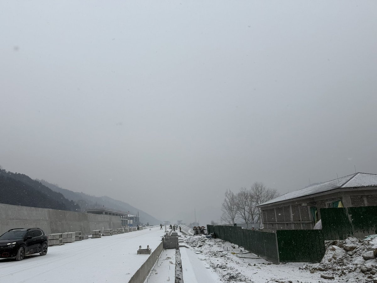 BillysM93452967's tweet photo. 工地又下雪了 https://t.co/dxr3eVgI2z