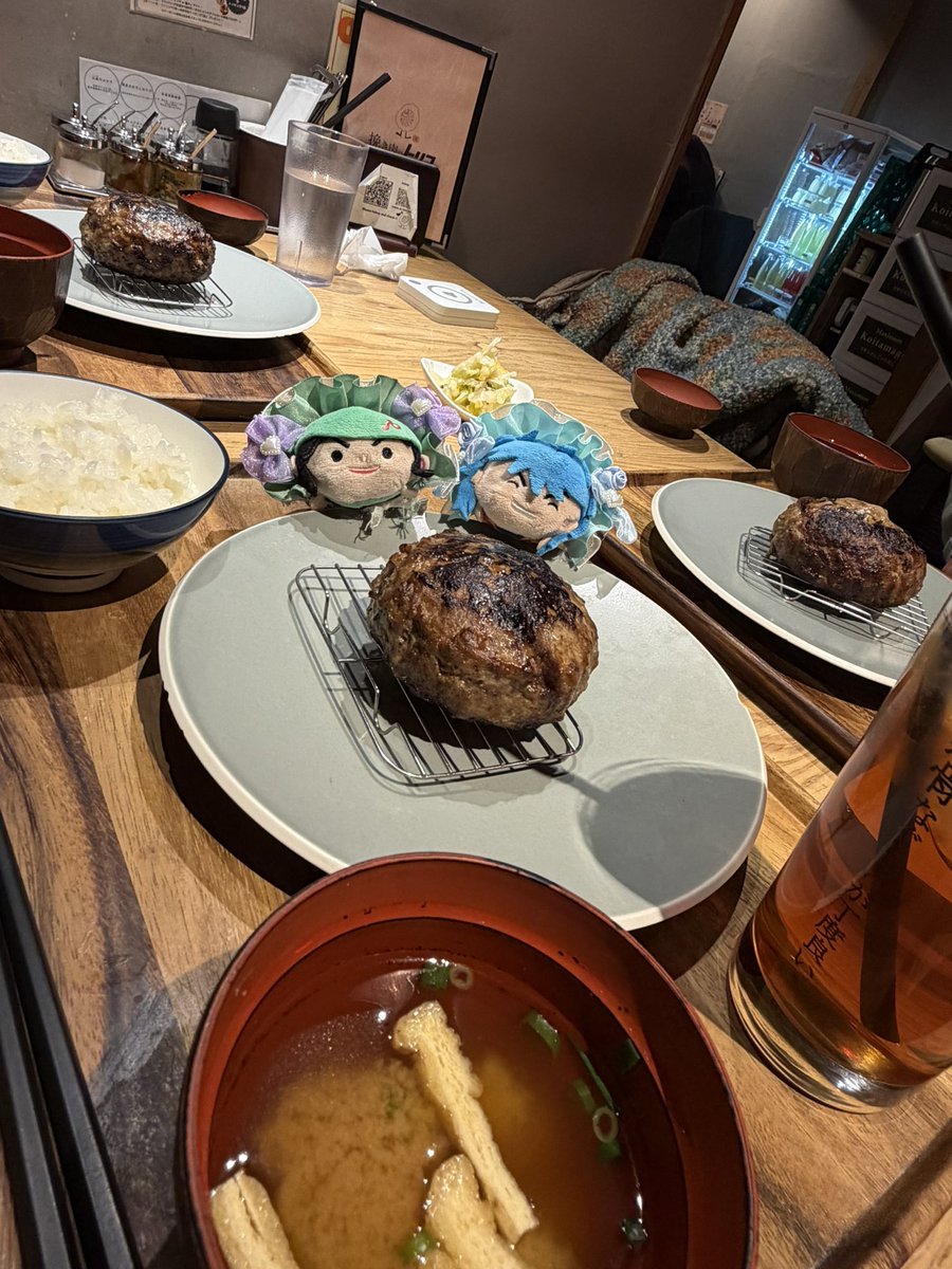 昨日はフォロワー様と挽き肉のトリコ行ってきました😋前のイベントの時に行きたいって話をしたから今回行けて良かった〜✌️
究極のハンバーグめちゃくちゃ美味しかった( ‘ч’ )(フルコースの肉料理は決まりました)
あと人生初のTKGに感動してた(私は日本人です)
