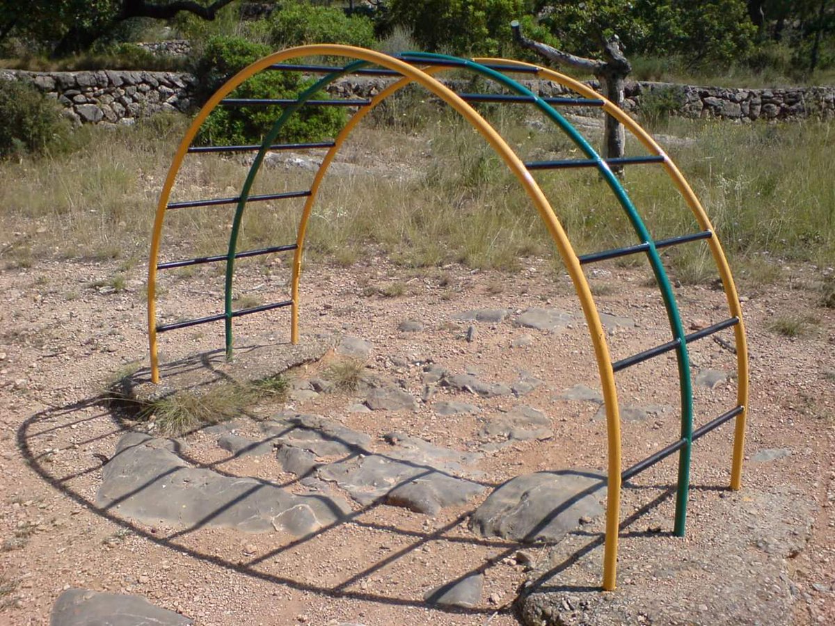 Sobrevivimos a nuestra infancia y ahora somos gente dura.