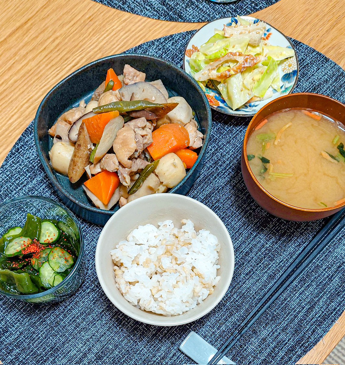 tabehapi's tweet image. いつぞやの晩ごはん🍚
❇️筑前煮
❇️ちくわとキャベツの辛子マヨ和え
❇️きゅうりとわかめの酢の物
❇️野菜の味噌汁 (インスタント)
❇️もち麦ごはん

#おうちごはん
#料理好きな人と繋がりたい