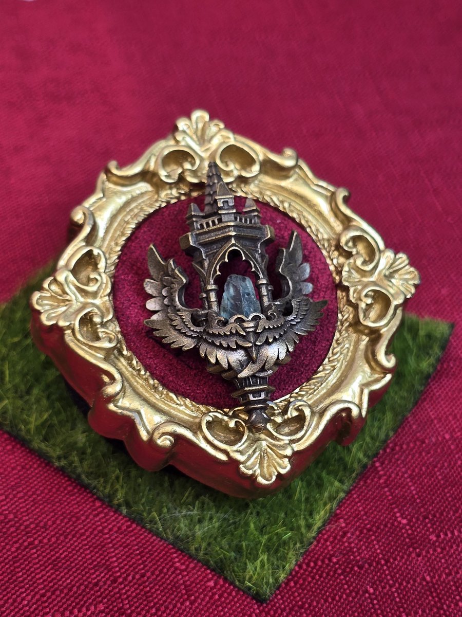 あっという間に8５００フォロワー記念プレゼント企画！
塔と天使のペンダント今回は真鍮製　トルマリン
当選者1人
〆切　～2/1
フォロー＆RTで応募完了
当選はtweetにて発表します
当選後郵送となりますのでDMで連絡のとれる方
海外発送不可
鍵垢無効
よろしくお願いしますー