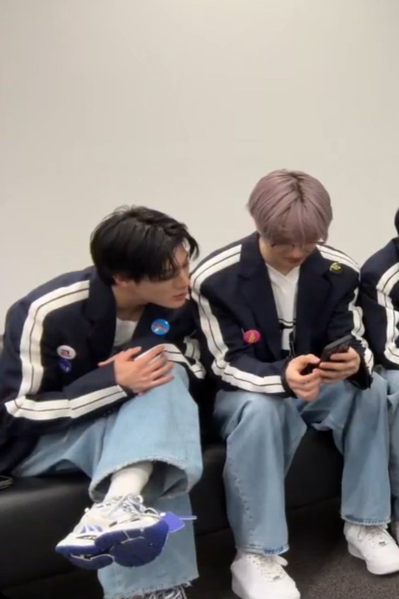 화면 같이보는중 🤭