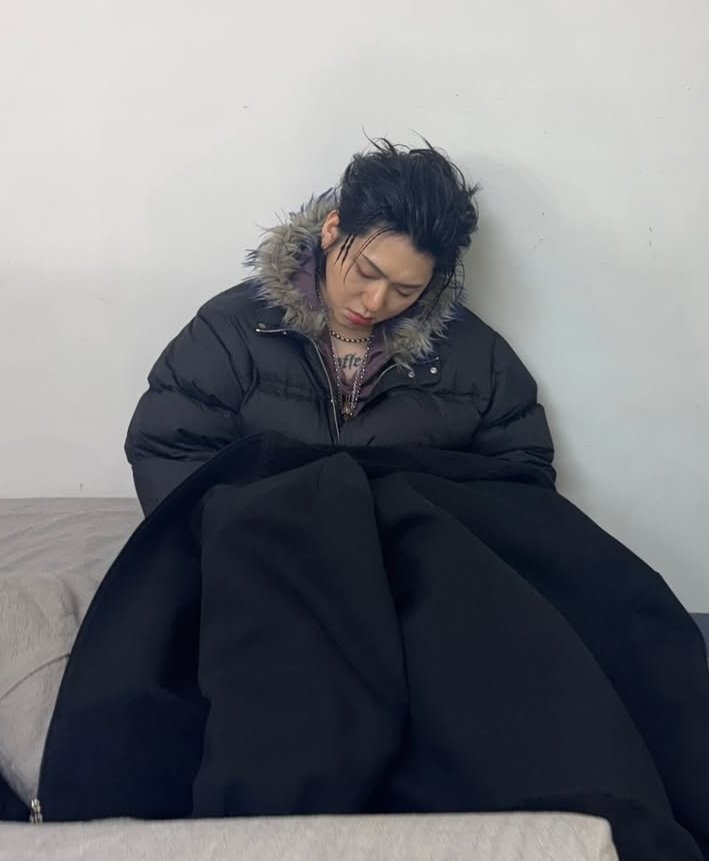 BBC_Mena's tweet photo. My sleeping babyboi (34y.o man) https://t.co/ggI1SYaBcj