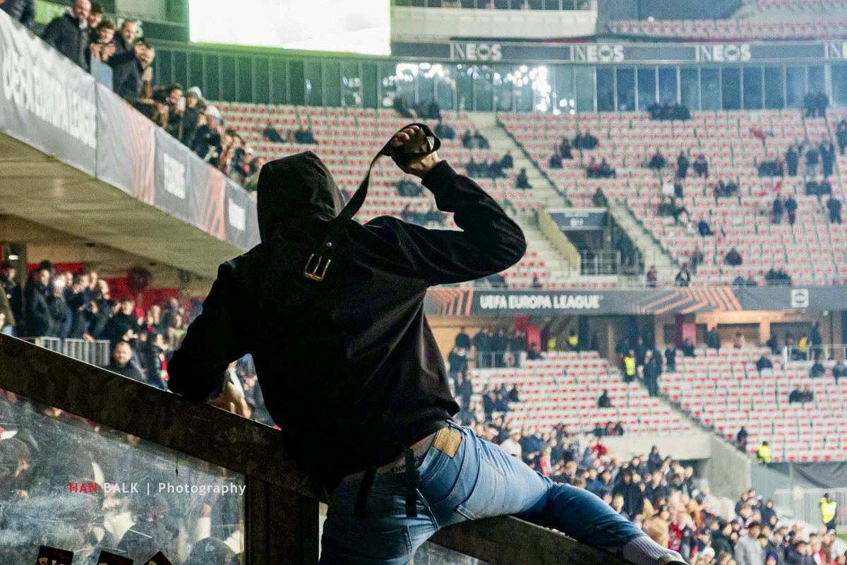 DEFENDER! 👊🏻

Big Shout-out naar alle Go Ahead Eagles supporters die hebben voorkomen dat het Franse tuig ons uitvak in kwam. 🍻

OGC Nice - Go Ahead Eagles 3-1
22-1-2026, Europa League
Stade de Nice
Nice (FRA)
