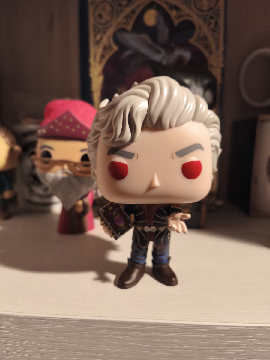 #Hanni Ayer me regalaron esto por el amigo invisible/cumpleaños retrasado y 😌
My man looks angery and cute