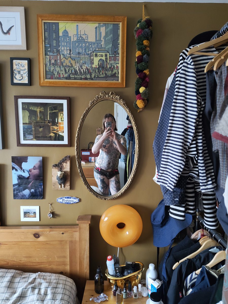 Forli2's tweet image. Feeling the slut pants this morning.