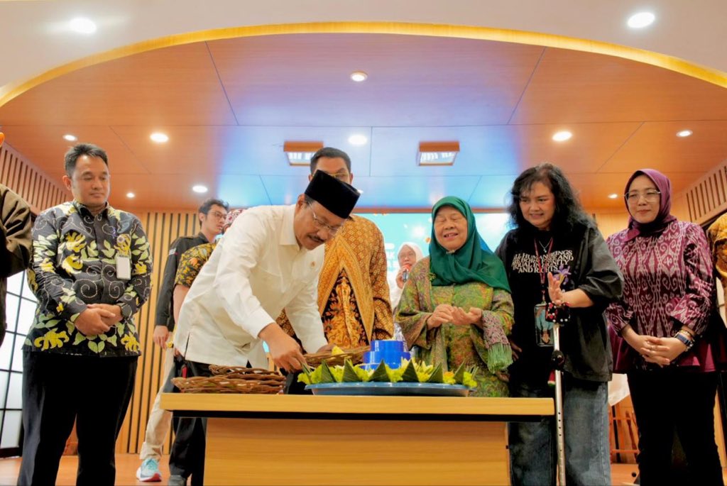 KemensosRI's tweet photo. Menteri Sosial Saifullah Yusuf (Gus Ipul )menghadiri acara Hari Ulang Tahun ke-60 Persatuan Tuna Netra Indonesia (Pertuni) di Taman Ismail Marzuki, Jakarta, Minggu (25/1). https://t.co/yChptGpB2c