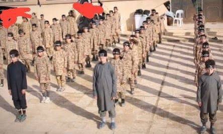 kurdmitan's tweet photo. الأطفال الأبرياء الذين كانوا في سجون قوات الكوردية  
•
حاولت قوات الكوردية بتعاون مع المنظمات الدولية إعادة تأهيلهم لكنهم فشلوا بسبب أمهات هؤلاء حيث كانت الأمهات تعطيهم دروس دينية متطرفة، 
⬇️ https://t.co/bd0EosACF4