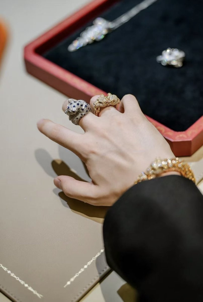 Jackson Wang looking absolutely amazing at the Cartier event ✨🔥

Luxury vibes, global icon energy 💫💎
#JacksonWang #Cartier #EventStyle #GlobalIcon #FashionMoment