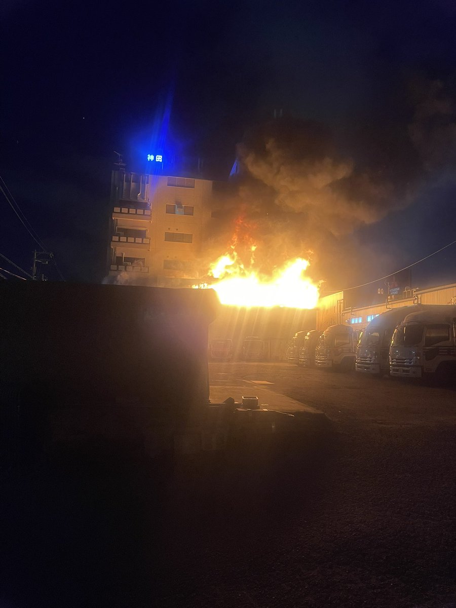 R23108215's tweet photo. 松原すごい火事やった https://t.co/HqLSIlYerL