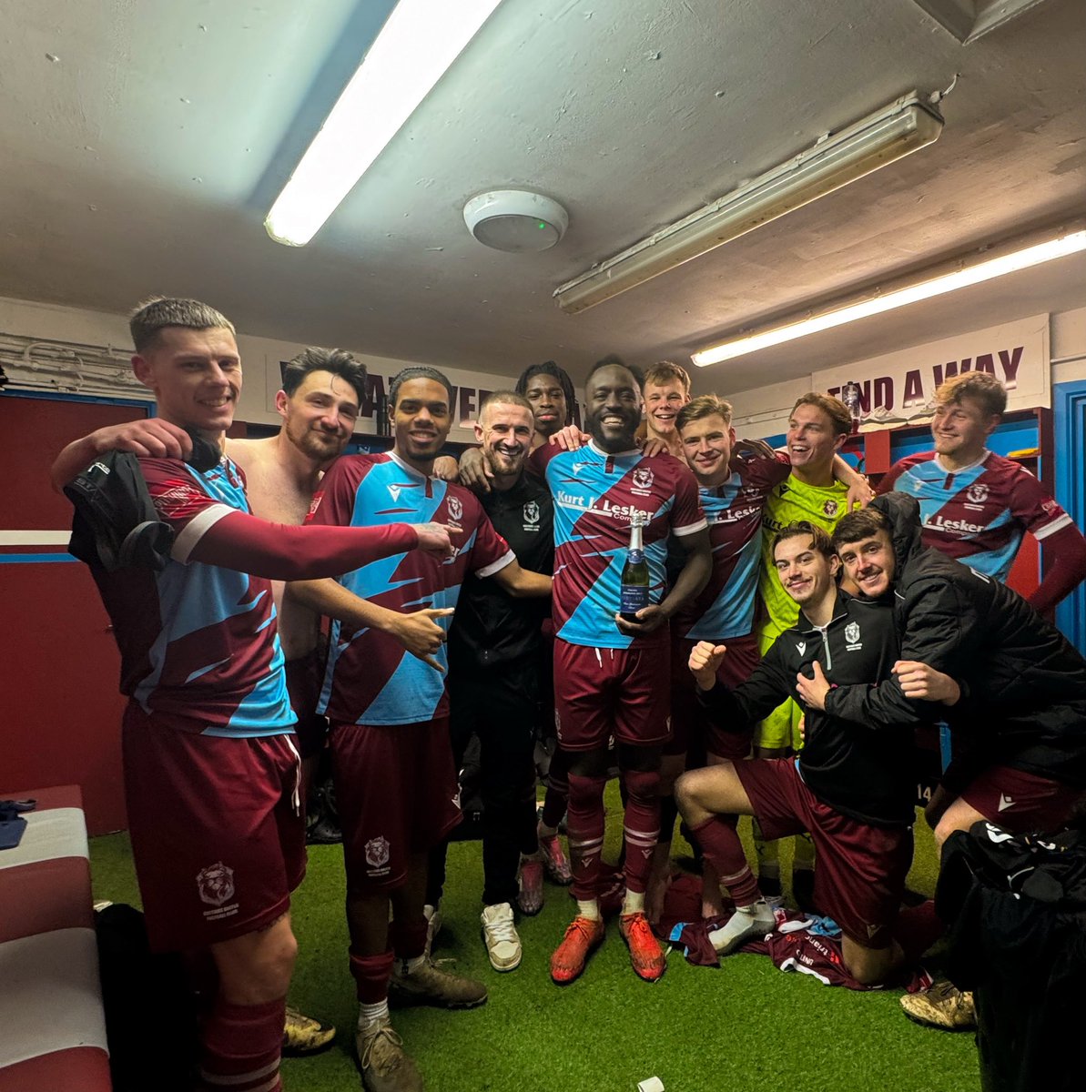 eugeneasike's tweet photo. Man of the match,clean sheet and a great team performance. We build. Upwards and Onwards.
#uptheU’s https://t.co/v7hXddwWj2