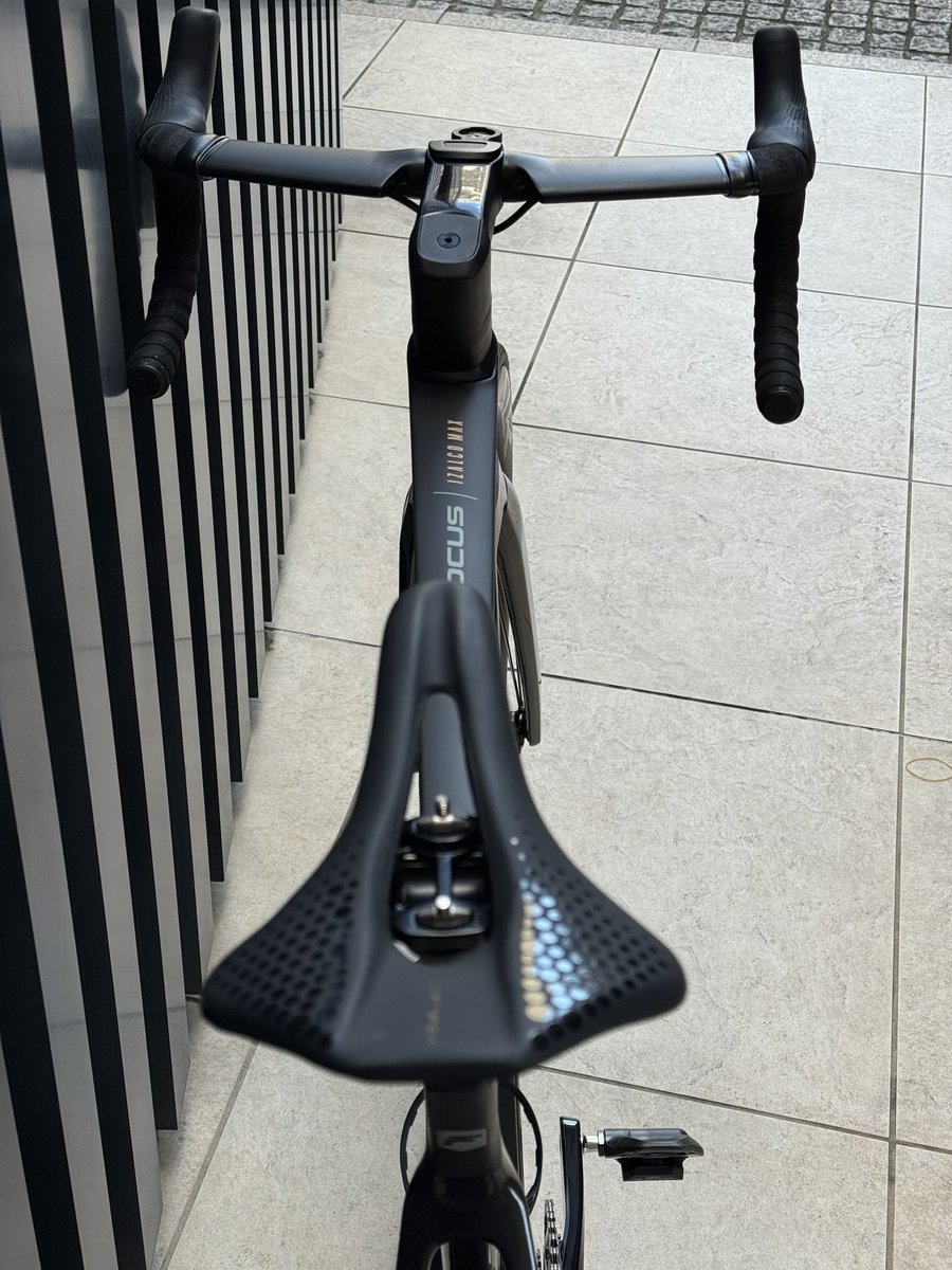 𝙈𝙮 𝙣𝙚𝙬 𝙜𝙚𝙖𝙧…

FOCUS IZALCO MAX 9 ULTEGRA Di2

納車されました！
これからのライドが楽しみ