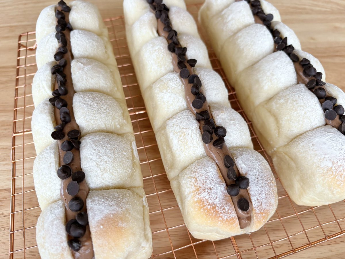chakichocolat's tweet photo. チョコクリームちぎりパン🍫
クリーム失敗したけど見た目は可愛い🍞

#お菓子作り #パン作り https://t.co/dOg13E5Kf8