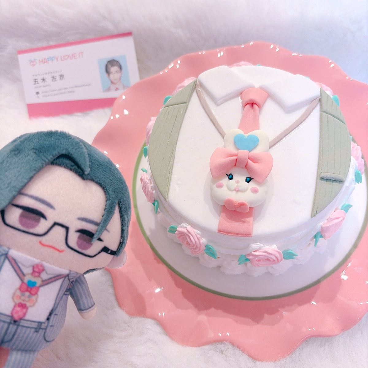 panpanflypan16's tweet photo. やっと完成したので駆け込みだけど心からお祝いさせてください〜😭❣️❣️
左京さん32歳おめでとうございます🎉㊗️🎂
これからも左京さんとうさぶーちゃんを激推ししております❣️

#五木さんじゅうにさい 
#五木に報連相  #五木社内報 https://t.co/vcIvIb7qlp
