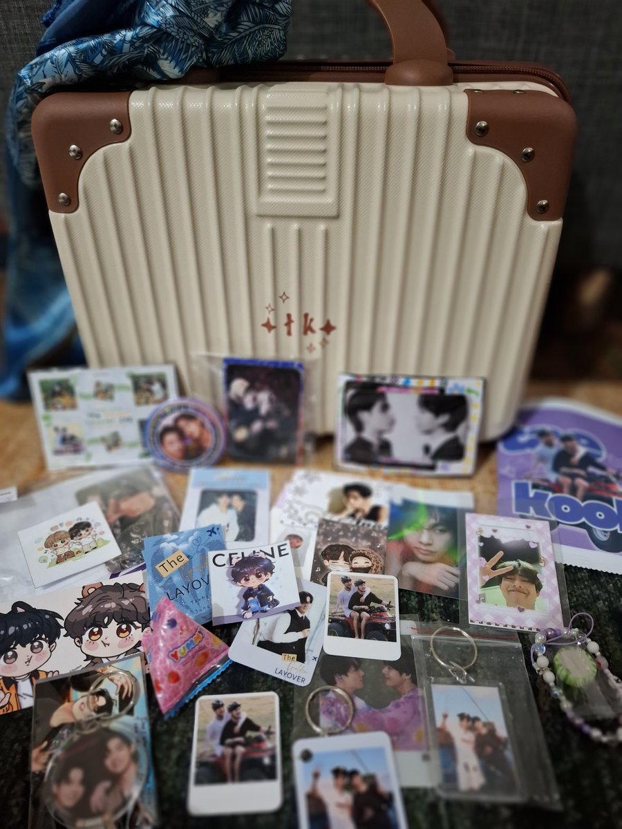 jhoyfulweng's tweet image. Spent my special day with Armys-Taekookers 💜✨ Totally overwhelmed by the cute freebies and unlimited photobooth poses 📸💕 Huge kudos to the Admins and Vision Café for making it all possible 🙌🎉 Till the next event! #BTSARMY #Taekookers #EventGoals”