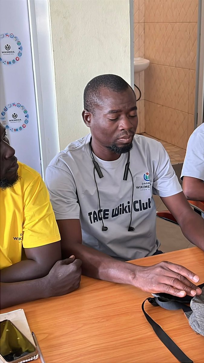 dagbanliwiki's tweet photo. Today, participants are learning to create user pages and see how Wikipedia editors organize contributions.
#DagbaniWikimedians #WikipediaInTheClassroom #TeacherTraining https://t.co/JYJjBXglqM