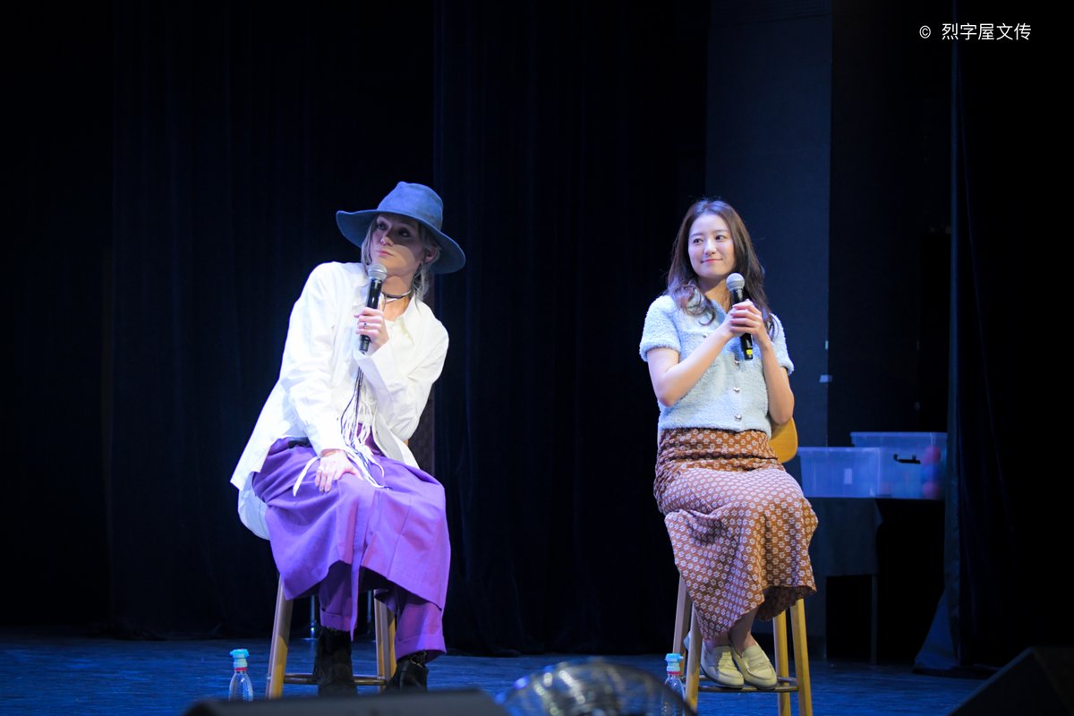 烈字屋·独家现场】2025三浦凉介Mini Live&amp;粉丝见面会in上海  第二场活动现场图来啦！无奖竞猜，图中穿着高雅为何躺在地上?竟是为了表演______。
#三浦涼介 
#三浦涼介中国ファンミーティング
▼more photos·更多现场图请看烈字屋官方微博▼
weibo.com/6176975753/QoM…