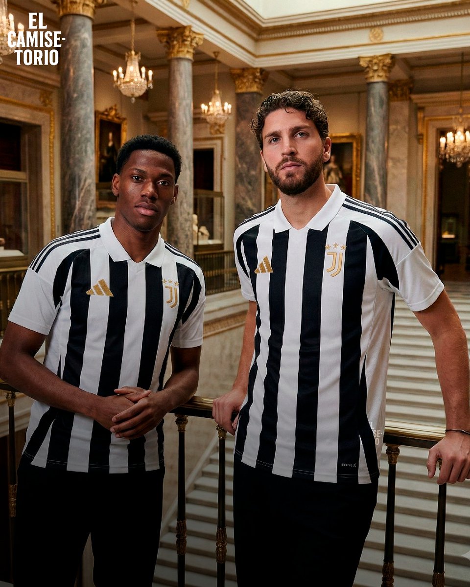 "COMPLETAMENTE OFICIAL". esta será nuestra piel para la próxima temporada. 

Ponle el escudo legendario y queda como la mejor camiseta del siglo XI