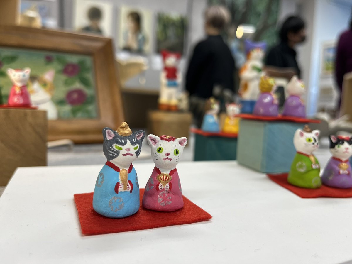 mamenekosennin's tweet image. 豆猫雛は、お内裏様お雛様各8名でしたが、昨日今日で5カップル♡成立🎎しました。
皆さんお相手を選ぶときはじっくり真剣でした？！
(今回、好きな組み合わせで選んでいただいています)

#小さきものへのまなざし 
#吉祥寺ギャラリーPlus
1/21〜27