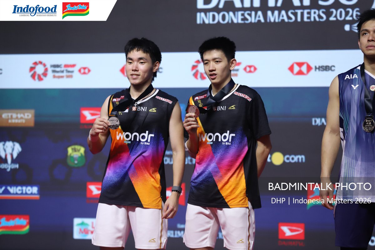 BadmintonTalk's tweet photo. Podium pictures of #DIM2026 - Men's Doubles

🥇Goh Sze Fei/Nur Izzudin (MAS)
🥈Raymond Indra/Nikolaus Joaquin (INA)

Congratulations to both pairs!

Siap dukung Indonesia seharian?
Mintalk dan badminton Lovers be like:
Akan kuhadapi Indonesia Masters, tapi Indomie Jumbo dulu

Buat kamu yang #Ngistora jangan lupa mampir ke booth @indomie dan @rumahindofood untuk menikmati Indomie Jumbo ya.
Sampai jumpa di Istora!

#HadapiDenganIndomieJumbo #RumahIndofood
