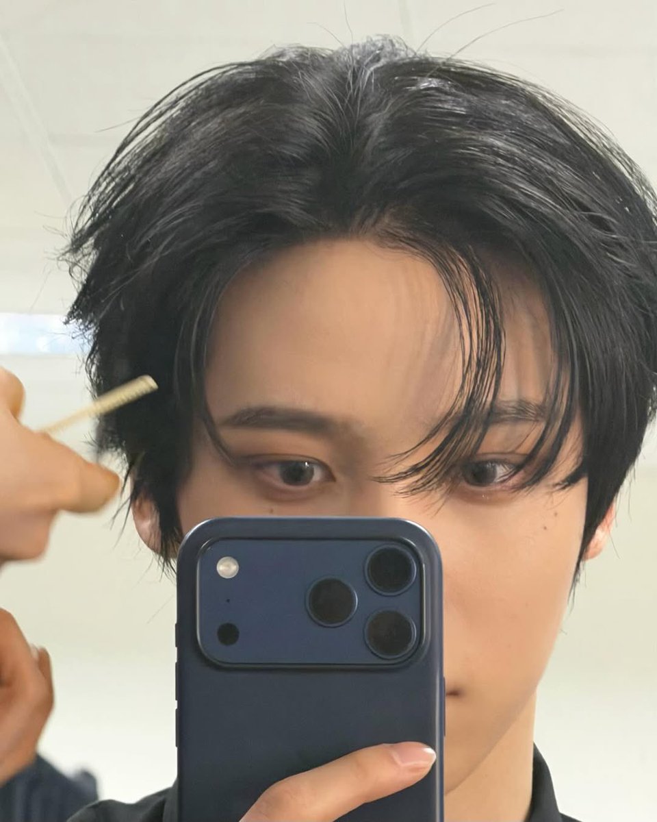 httpsonagi's tweet image. i would give anything to kiss those moles