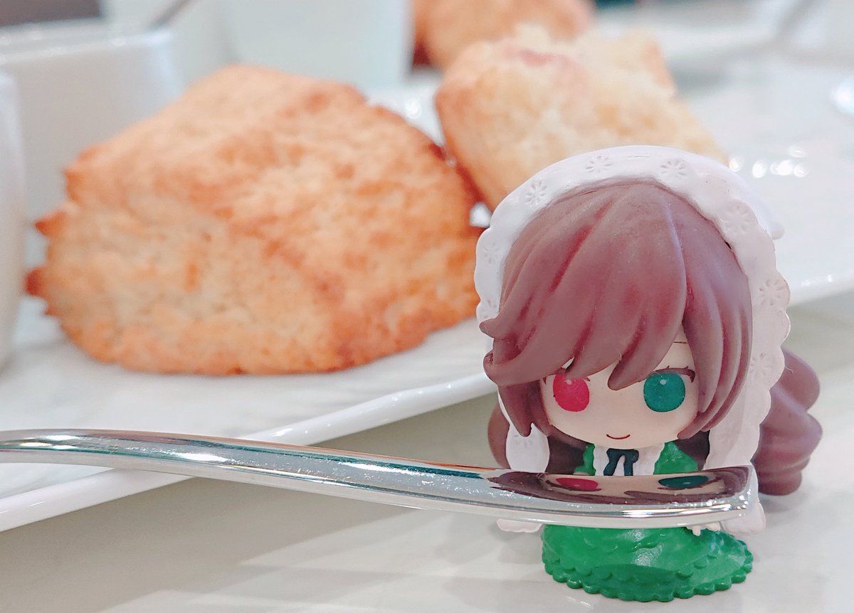 スコーンには、クロテッドクリームましましですぅ