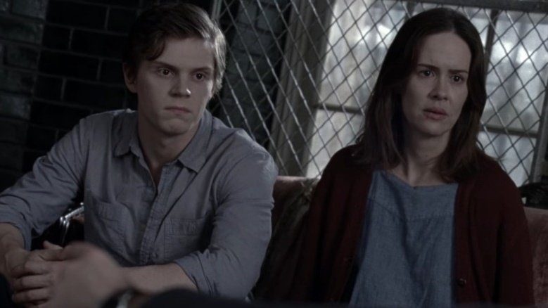 AHS_FRA's tweet image. American Horror Story : Asylum (2012). Quel sont vos moments préférés ? 💒👹🤪👽#AHS #AHSAsylum